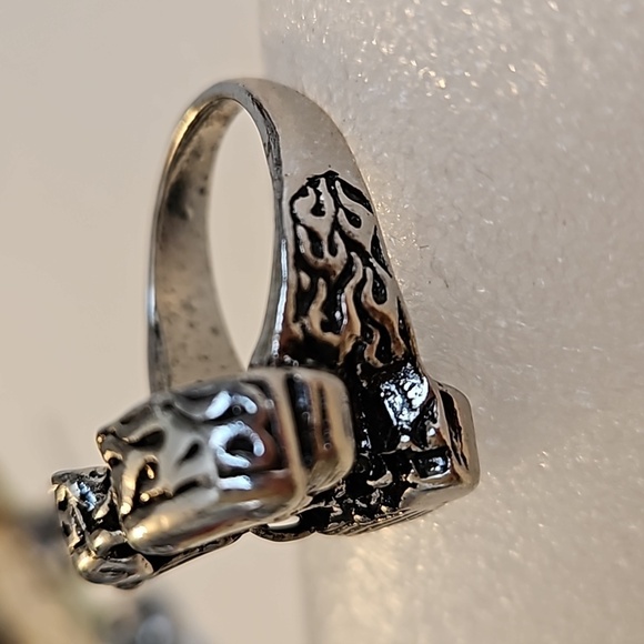 KNUCKLEHEAD Silvertone Size 13.5 Ring - Picture 5 of 6